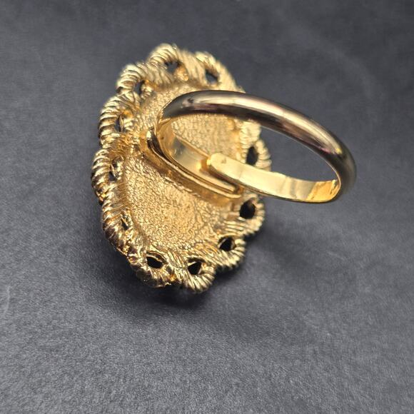 Sarah Coventry Old Vienna Ring Red Black Gold Tone Size 7.5 - Picture 3 of 7